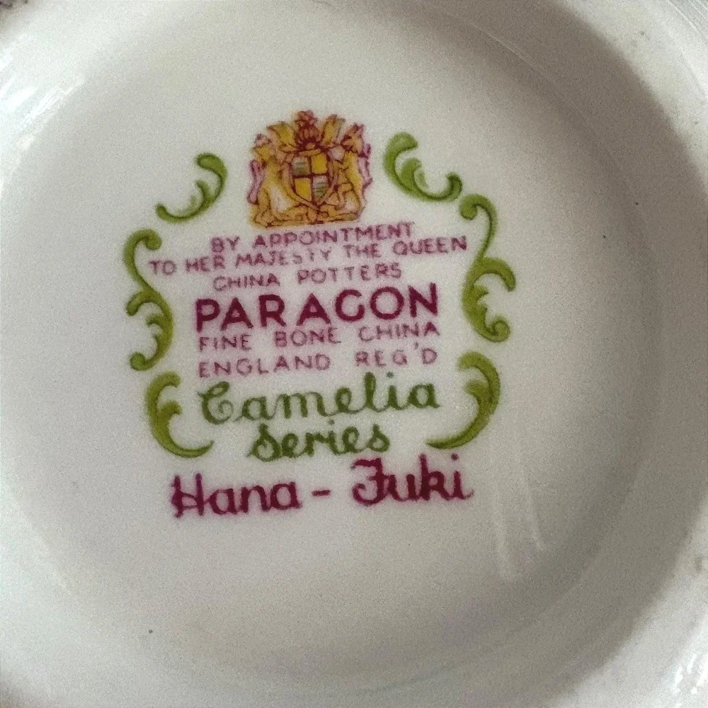 Paragon Camelia Series Hana-Fuki Creamer and Sugar Bowl Set Fine Bone China Gold